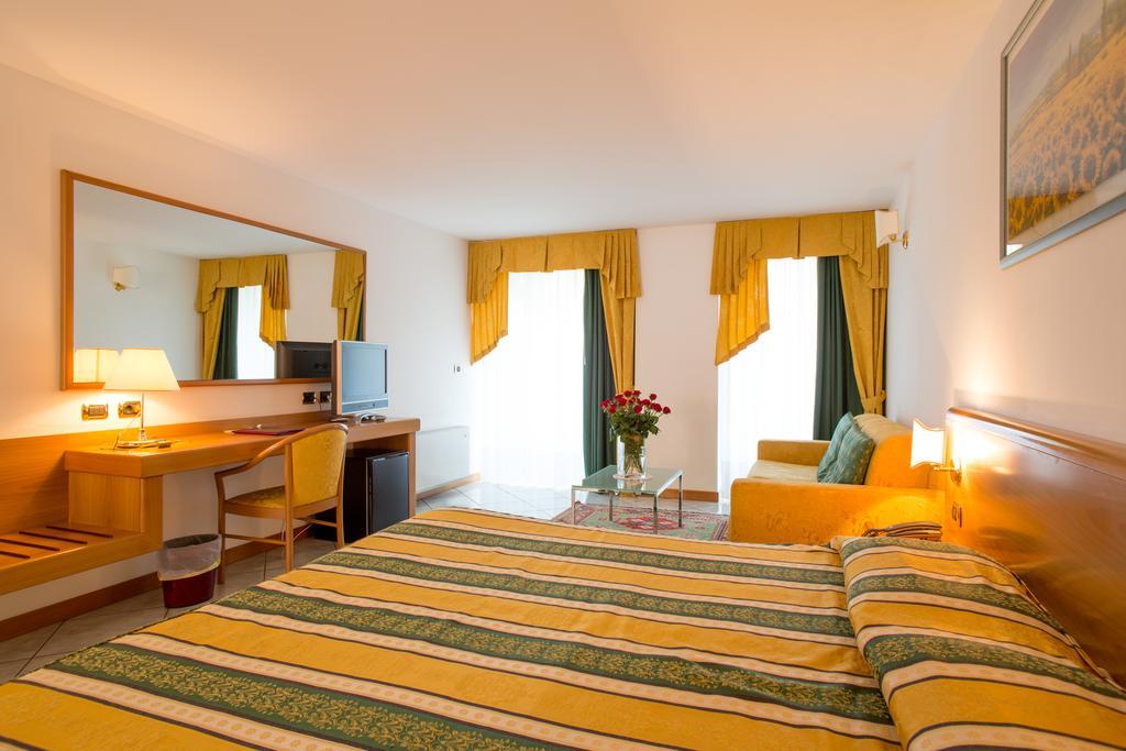 Hotel Capri Bardolino Zimmer foto